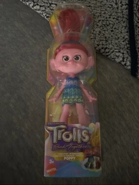 POPPY TRENDSETTIN' Trolls Band Together Girl  Doll Dreamworks Mattel